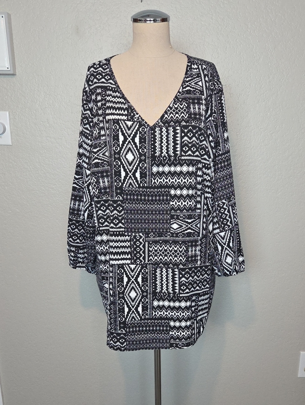 Mario Serrani Black and White Patterned V-Neck Tunic NEW XXL